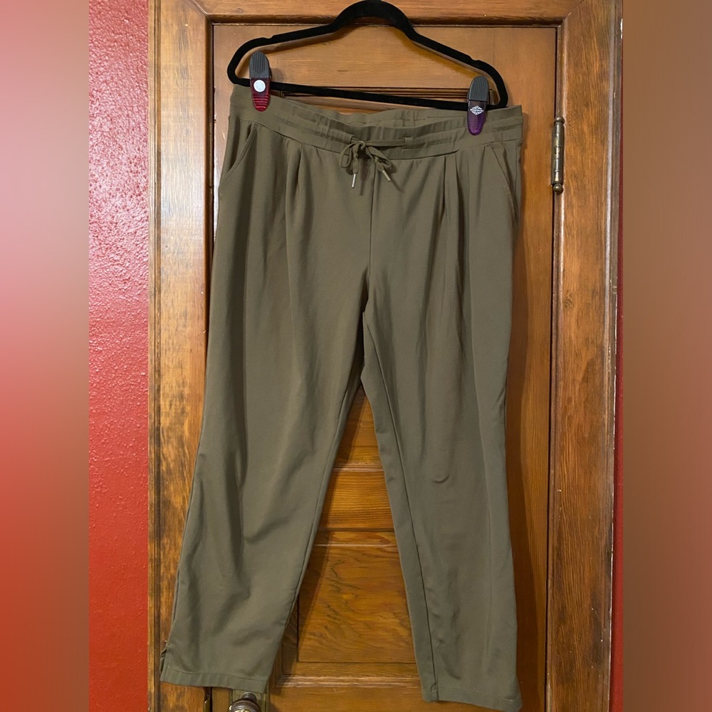 Mondetta Womens Olive Green Joggers